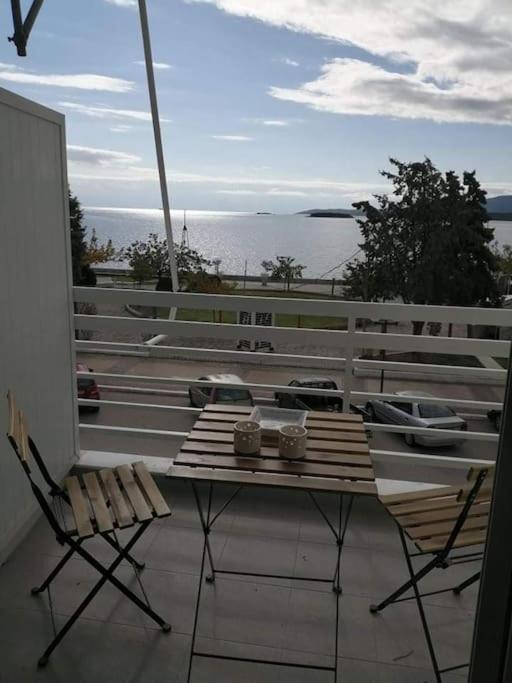 Lovely Sea Front Apartment Itea Exteriör bild