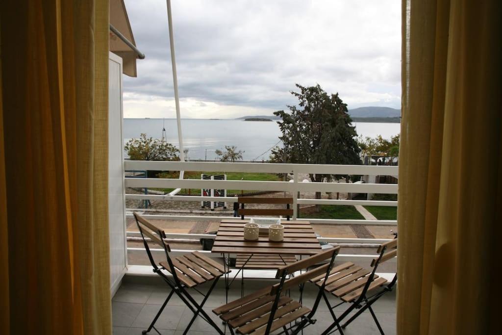 Lovely Sea Front Apartment Itea Exteriör bild